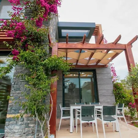 Magnicifent 4 Bedroom Triplex In Akyarlar 빌라